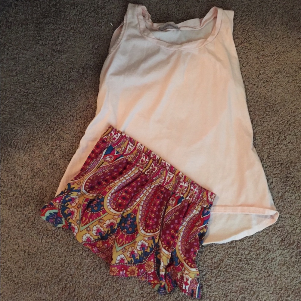 Billabong shorts and light pink tank top